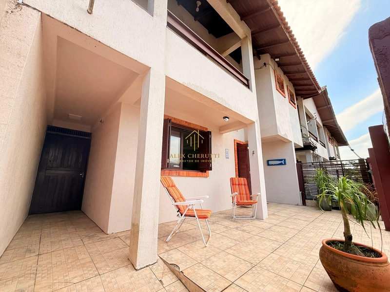 Casa à venda 50 metros da praia em Rainha do Mar, 3 dormitórios