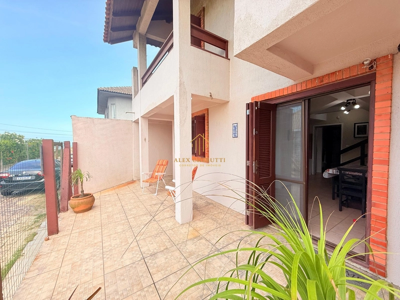 Casa à venda 50 metros da praia em Rainha do Mar, 3 dormitórios: 2ª foto da galeria de imagens do imóvel