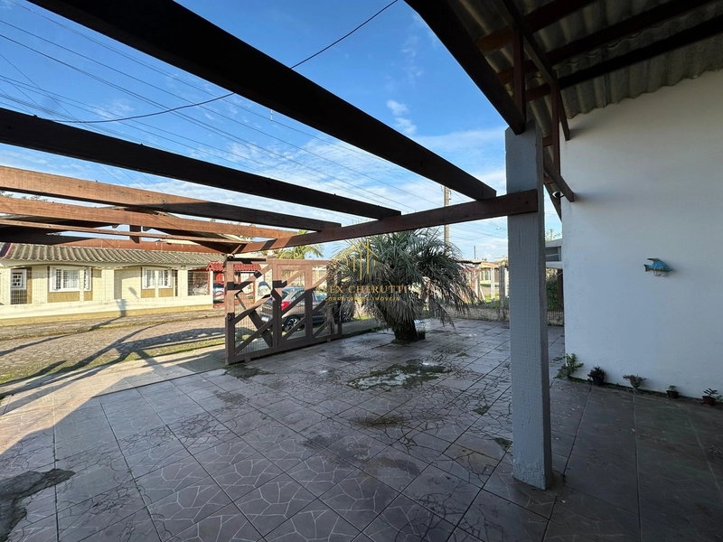 Casa à venda na praia de Atlântida Sul, 5 dormitórios: 3ª foto da galeria de imagens do imóvel