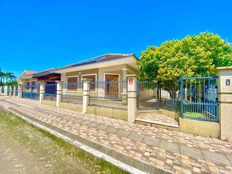 Casa à venda na praia de Atlântida Sul, 5 dormitóorios: 3ª foto da galeria de imagens do imóvel