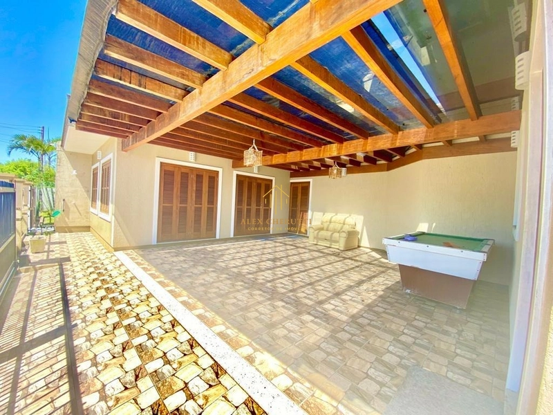 Casa à venda na praia de Atlântida Sul, 5 dormitóorios: 2ª foto da galeria de imagens do imóvel