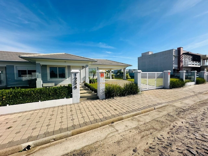 Casa à venda em Atlântida Sul, 5 dormitórios: 2ª foto da galeria de imagens do imóvel