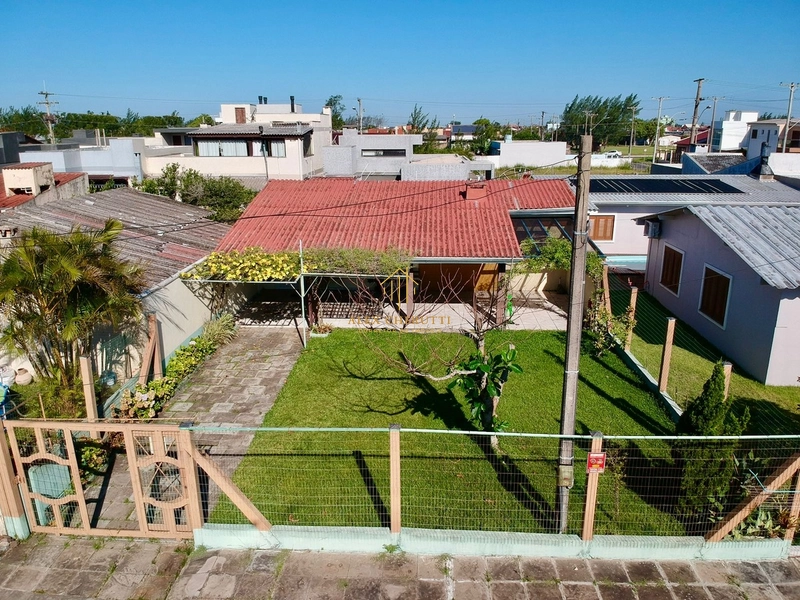 Casa à venda em ótima localização na praia de Atlântida Sul: 2ª foto da galeria de imagens do imóvel