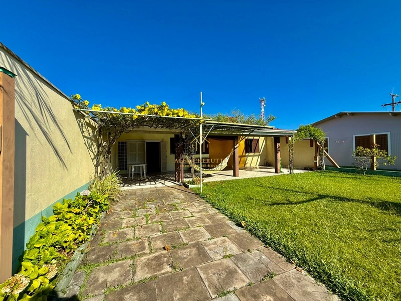 Casa à venda em ótima localização na praia de Atlântida Sul: 5ª foto da galeria de imagens do imóvel