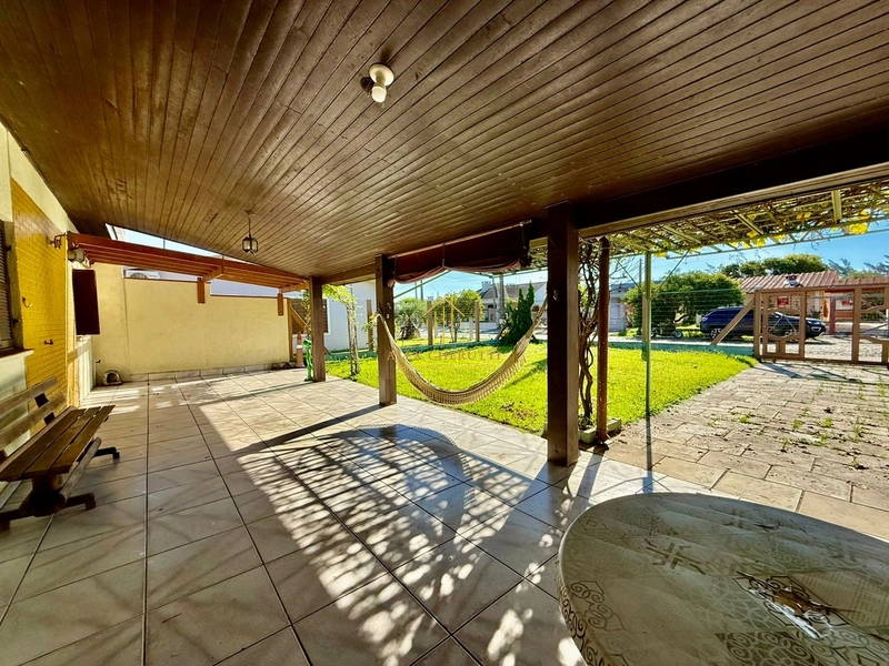 Casa à venda em ótima localização na praia de Atlântida Sul: 6ª foto da galeria de imagens do imóvel