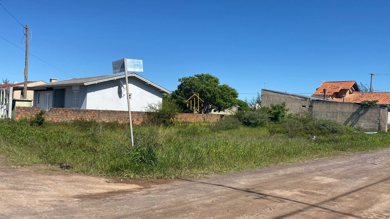 Terreno de esquina à venda em AtlÂntida Sul: 1ª foto da galeria de imagens do imóvel