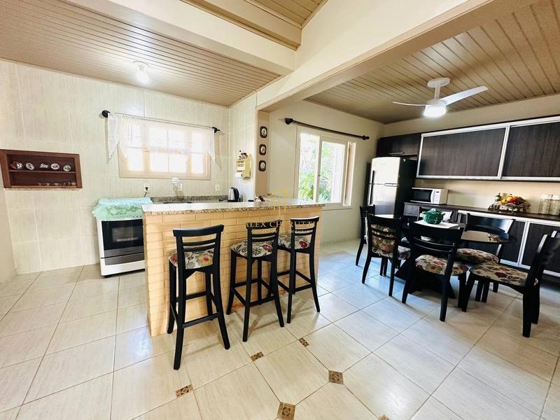 Casa à venda com 2 terrenos em Atlântida Sul: 10ª foto da galeria de imagens do imóvel