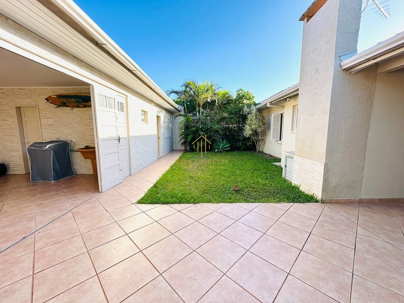 Casa à venda com 2 terrenos em Atlântida Sul: 18ª foto da galeria de imagens do imóvel