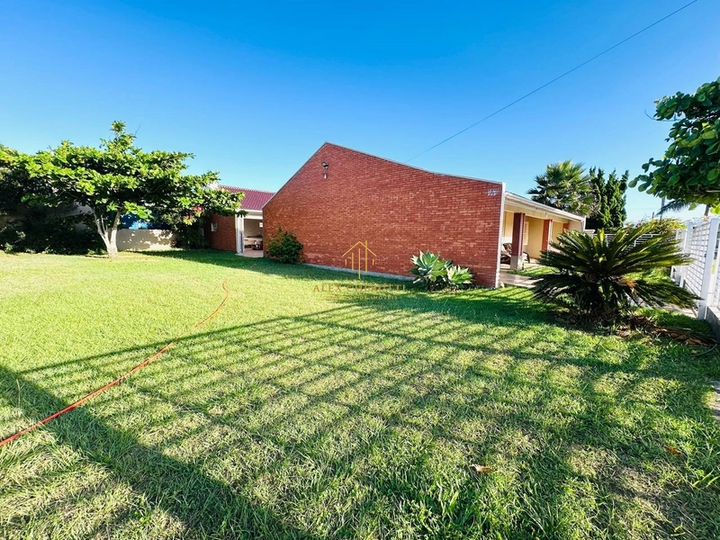 Casa à venda com 2 terrenos em Atlântida Sul: 5ª foto da galeria de imagens do imóvel