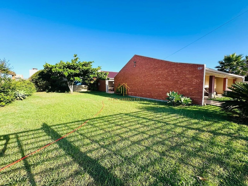 Casa à venda com 2 terrenos em Atlântida Sul: 4ª foto da galeria de imagens do imóvel