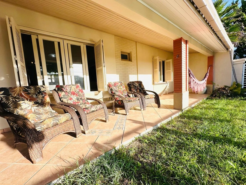 Casa à venda com 2 terrenos em Atlântida Sul: 3ª foto da galeria de imagens do imóvel