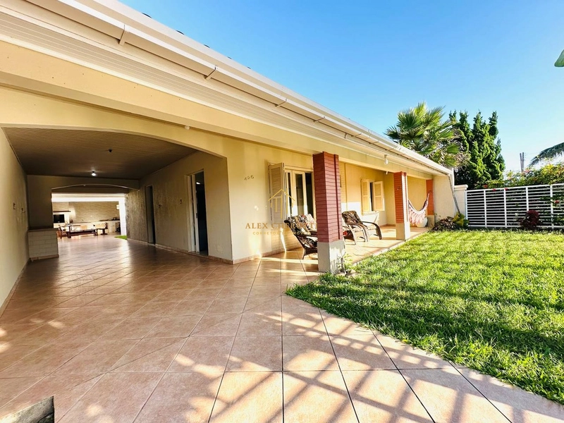 Casa à venda com 2 terrenos em Atlântida Sul: 2ª foto da galeria de imagens do imóvel