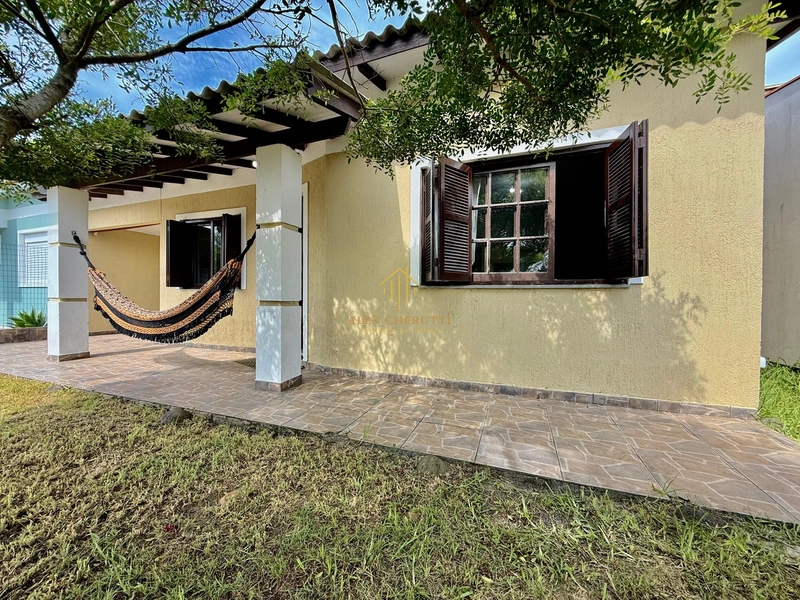 Casa na Praia de Atlântida Sul, 3 dormitórios: 3ª foto da galeria de imagens do imóvel