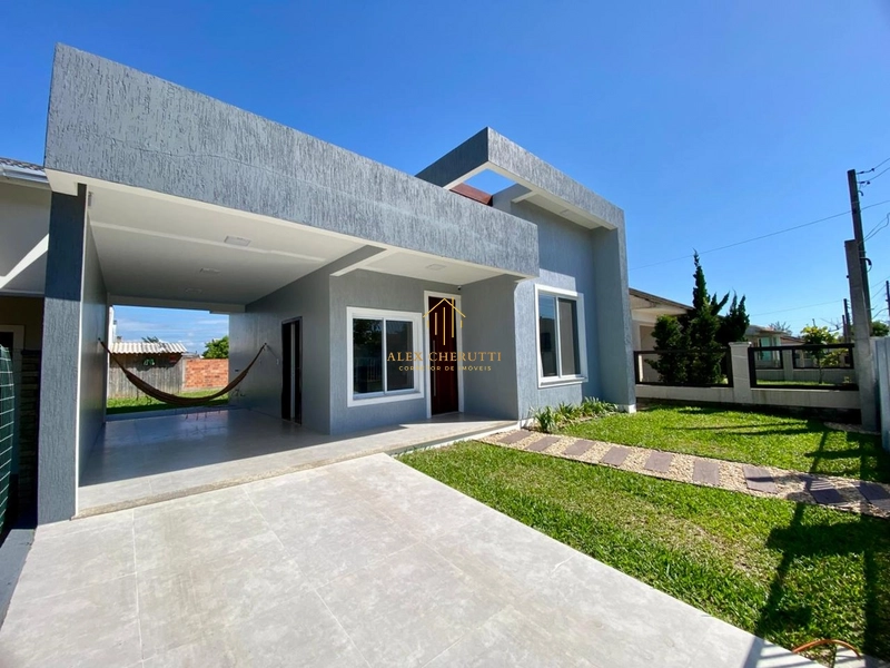 Casa na Praia de Atlântida Sul, 2 dormitórios: 1ª foto da galeria de imagens do imóvel