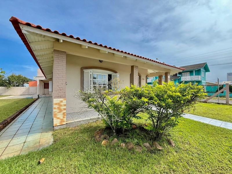 Casa na Praia de Atlântida Sul, 2 dormitórios: 3ª foto da galeria de imagens do imóvel