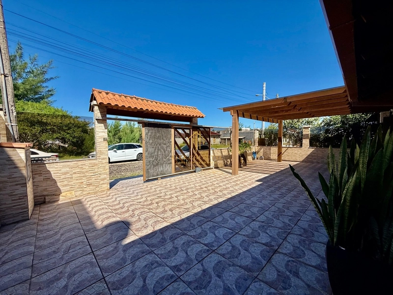 Bela casa  à venda na praia de Atlântida Sul, 3 dormitórios: 4ª foto da galeria de imagens do imóvel