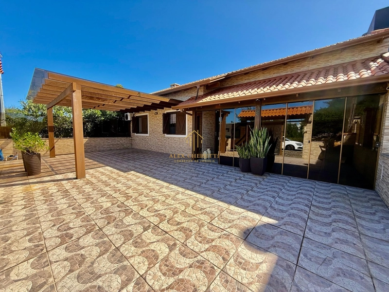 Bela casa  à venda na praia de Atlântida Sul, 3 dormitórios: 2ª foto da galeria de imagens do imóvel