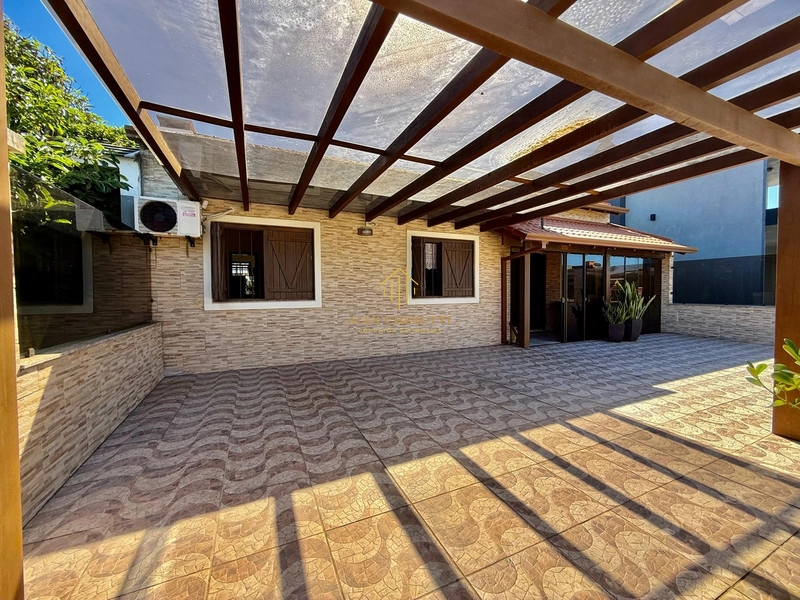 Bela casa  à venda na praia de Atlântida Sul, 3 dormitórios: 3ª foto da galeria de imagens do imóvel