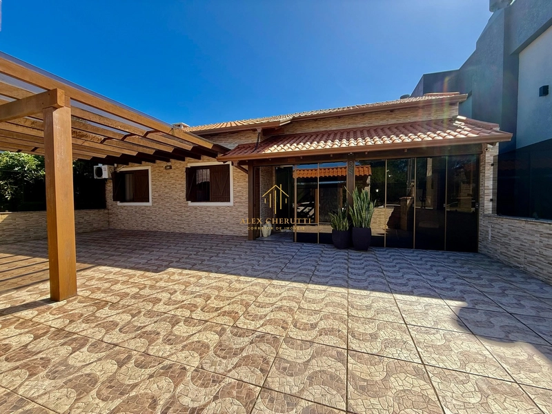 Bela casa  à venda na praia de Atlântida Sul, 3 dormitórios