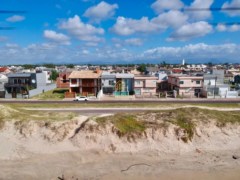 Excelente sobrado finamente mobiliado e decorado em Atlântida Sul: 4ª foto da galeria de imagens do imóvel