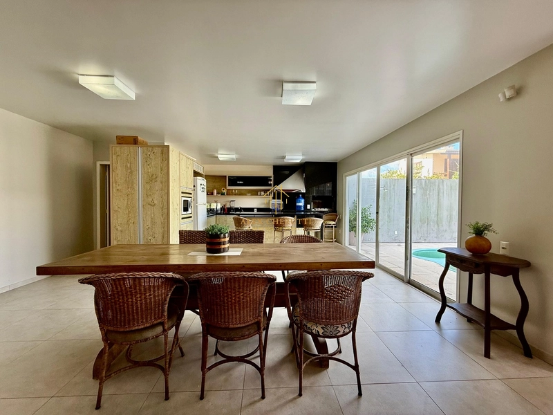 Lindo sobrado à venda em Atlântida Sul, 6 dormitórios: 25ª foto da galeria de imagens do imóvel