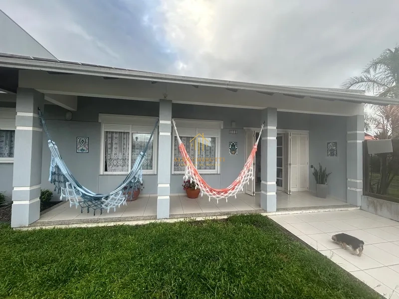 Casa à venda na praia de Atlântida Sul: 1ª foto da galeria de imagens do imóvel
