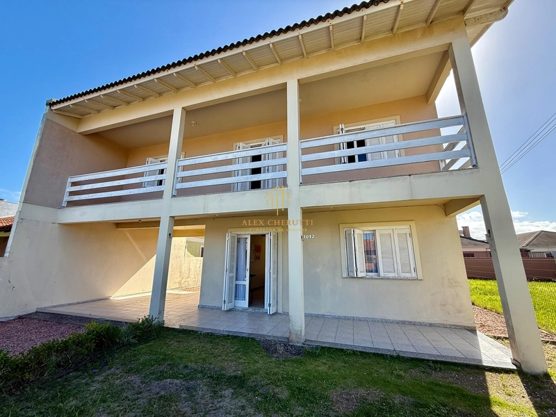 Belo sobrado à venda na praia de Atlântida Sul, 5 dormitórios: 3ª foto da galeria de imagens do imóvel