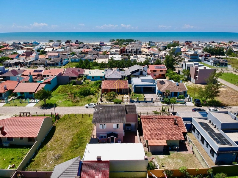 Belo sobrado à venda na praia de Atlântida Sul, 5 dormitórios: 8ª foto da galeria de imagens do imóvel