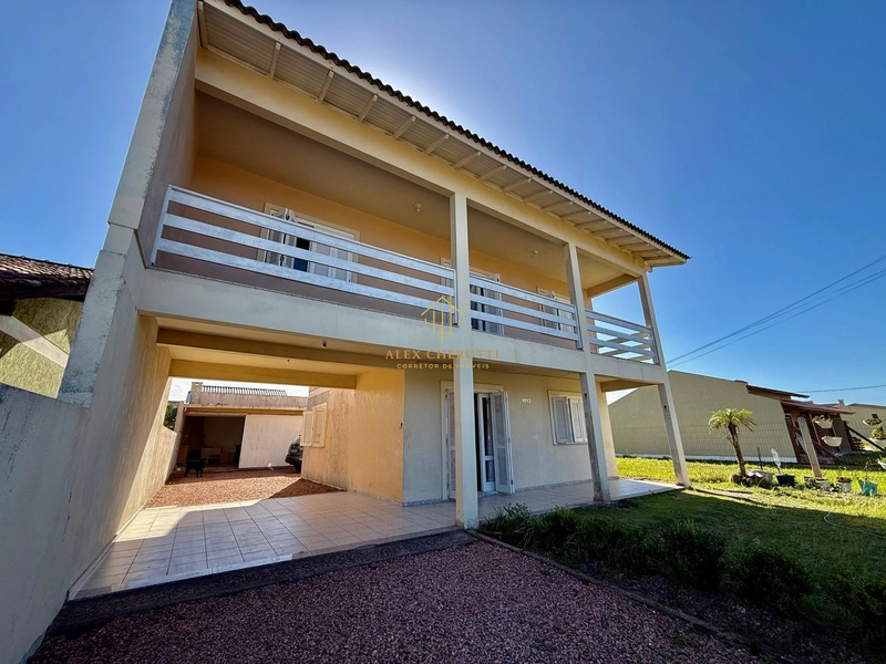 Belo sobrado à venda na praia de Atlântida Sul, 5 dormitórios: 5ª foto da galeria de imagens do imóvel