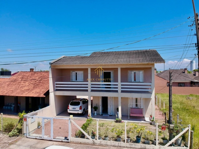 Belo sobrado à venda na praia de Atlântida Sul, 5 dormitórios: 4ª foto da galeria de imagens do imóvel