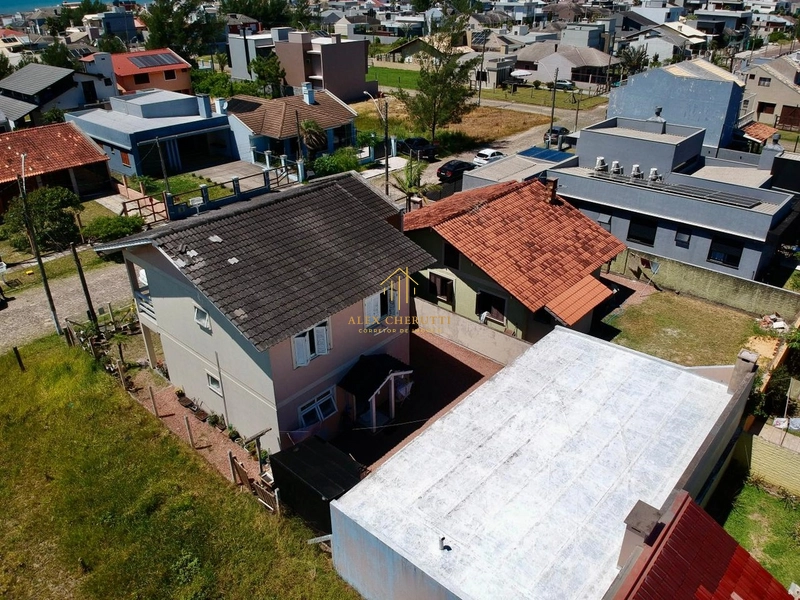 Belo sobrado à venda na praia de Atlântida Sul, 5 dormitórios: 7ª foto da galeria de imagens do imóvel