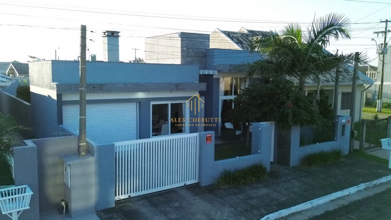 Casa à venda na ppraia de Atlântida Sul, 3 dormitórios: 1ª foto da galeria de imagens do imóvel