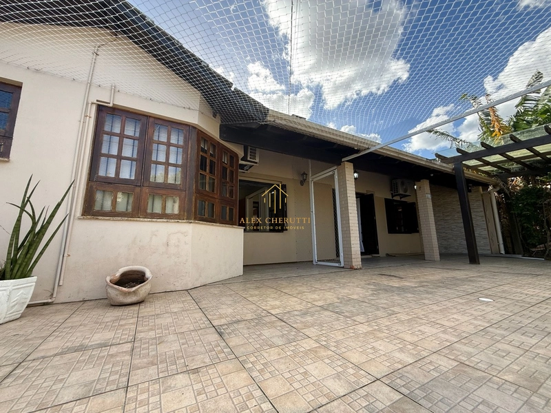 Casa à venda na praia de Atlânntida Sul, 3 dormitórios: 2ª foto da galeria de imagens do imóvel