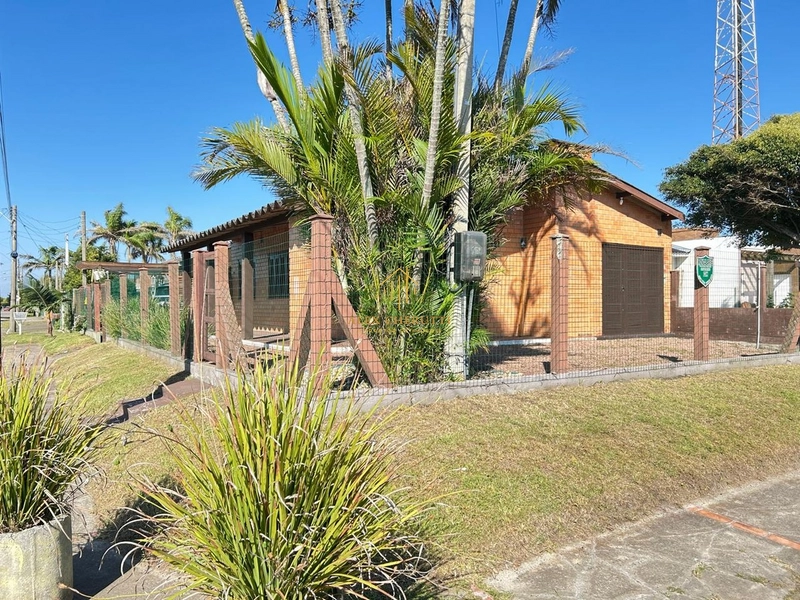 Casa à venda em Rainha do Mar, 2 dormitórios: 1ª foto da galeria de imagens do imóvel