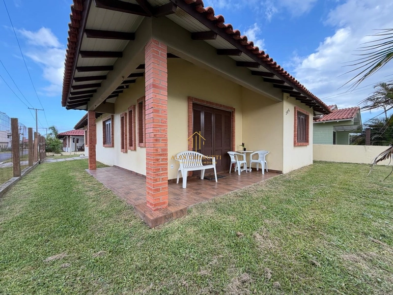 Casa à venda na praia de Atlântida Sul, 4 dormitórios: 3ª foto da galeria de imagens do imóvel