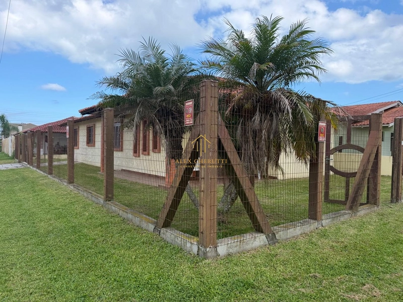 Casa à venda na praia de Atlântida Sul, 4 dormitórios: 2ª foto da galeria de imagens do imóvel
