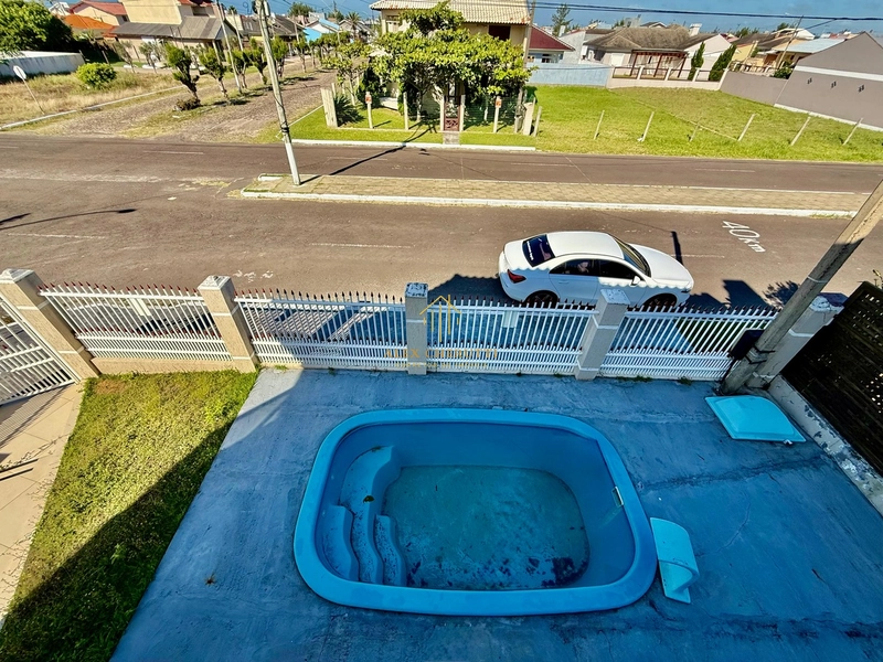 Lindo sobrado à venda em Atlântida Sul, 4 dormitrios: 8ª foto da galeria de imagens do imóvel