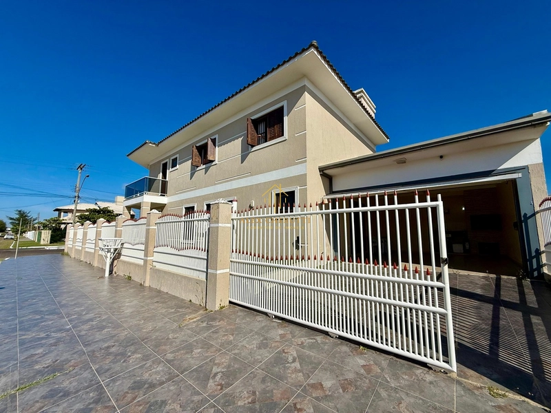 Lindo sobrado à venda em Atlântida Sul, 4 dormitrios: 2ª foto da galeria de imagens do imóvel