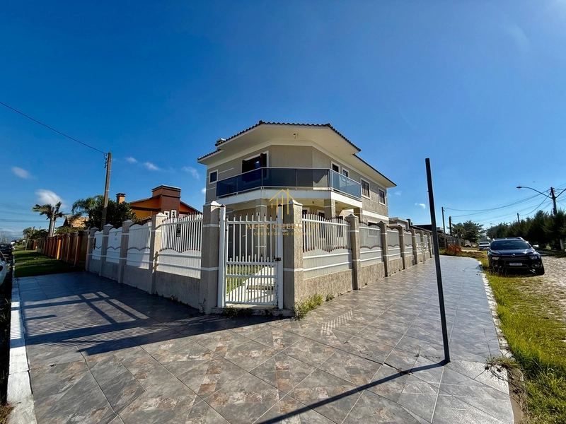 Lindo sobrado à venda em Atlântida Sul, 4 dormitrios: 6ª foto da galeria de imagens do imóvel