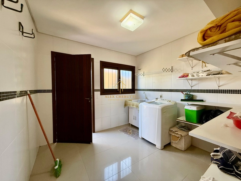 Lindo sobrado à venda em Atlântida Sul, 4 dormitrios: 38ª foto da galeria de imagens do imóvel