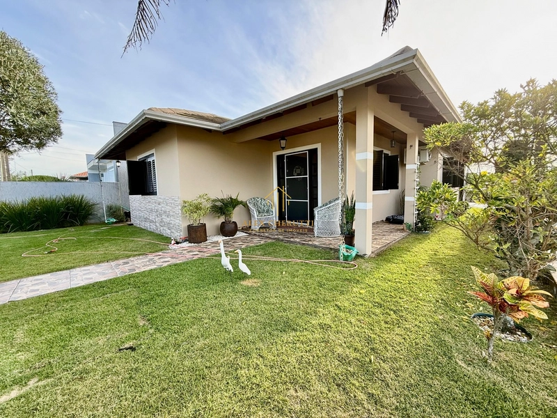 Casa à venda em Atlântida Sul, 3 dormitórios: 2ª foto da galeria de imagens do imóvel