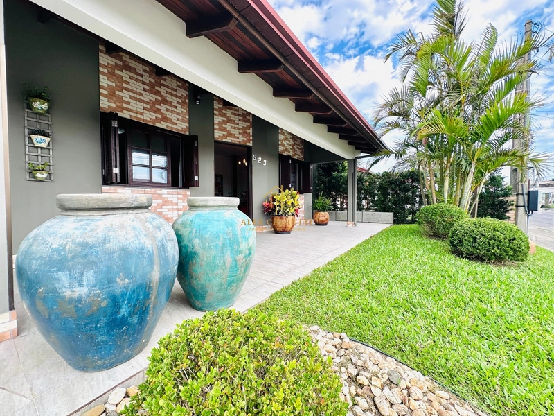Casa à venda na praia de Atlântida Sul, 3 dormitórios: 3ª foto da galeria de imagens do imóvel