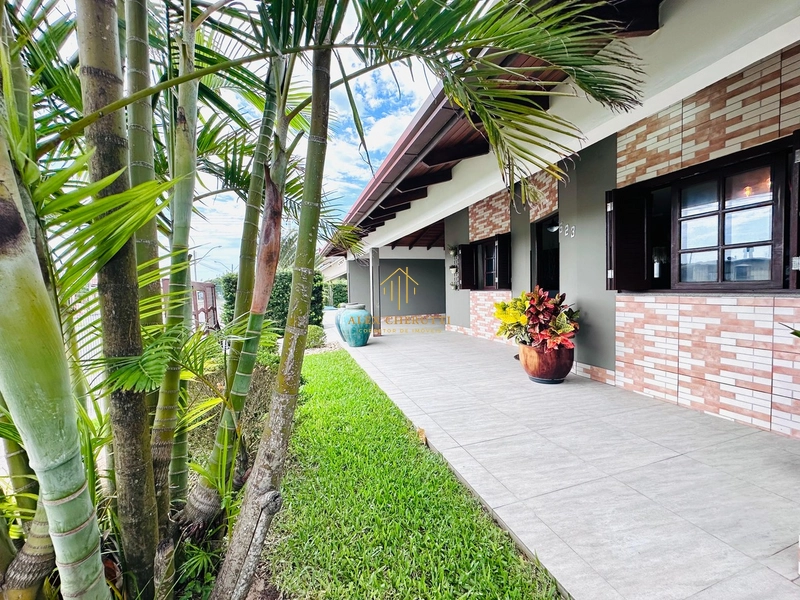 Casa à venda na praia de Atlântida Sul, 3 dormitórios: 2ª foto da galeria de imagens do imóvel