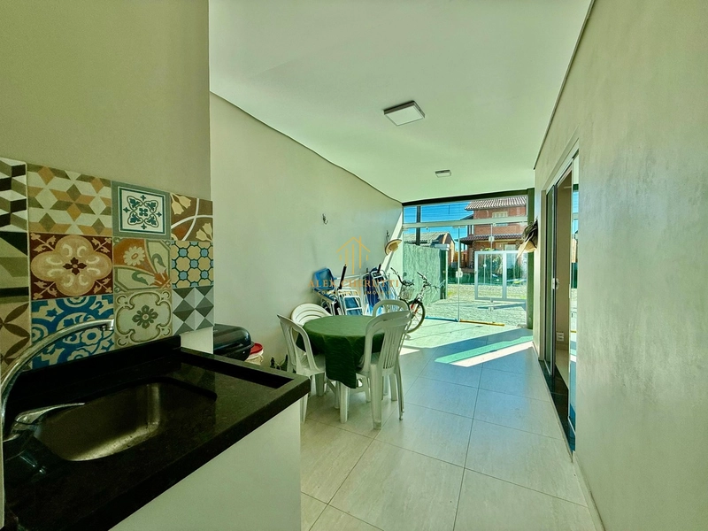 Bela casa à venda na praia de Atlântida Sul, 4 dormitórios: 4ª foto da galeria de imagens do imóvel