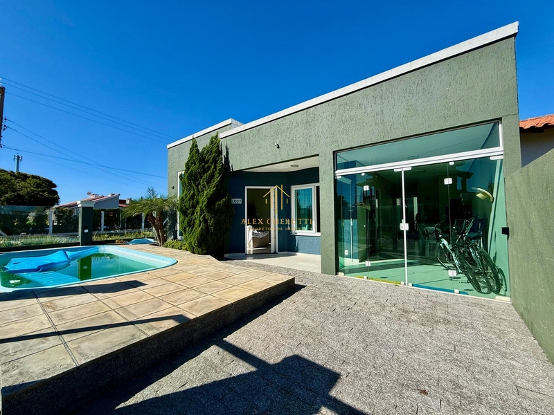 Bela casa à venda na praia de Atlântida Sul, 4 dormitórios: 2ª foto da galeria de imagens do imóvel