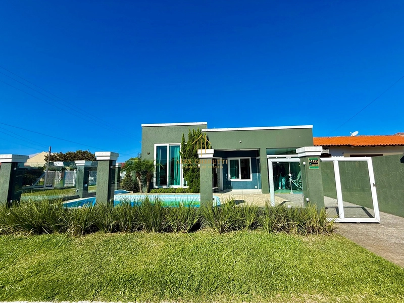 Bela casa à venda na praia de Atlântida Sul, 4 dormitórios: 1ª foto da galeria de imagens do imóvel