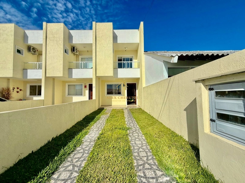 Casa à venda na praia de Atlântida Sul, 2 suítes: 1ª foto da galeria de imagens do imóvel