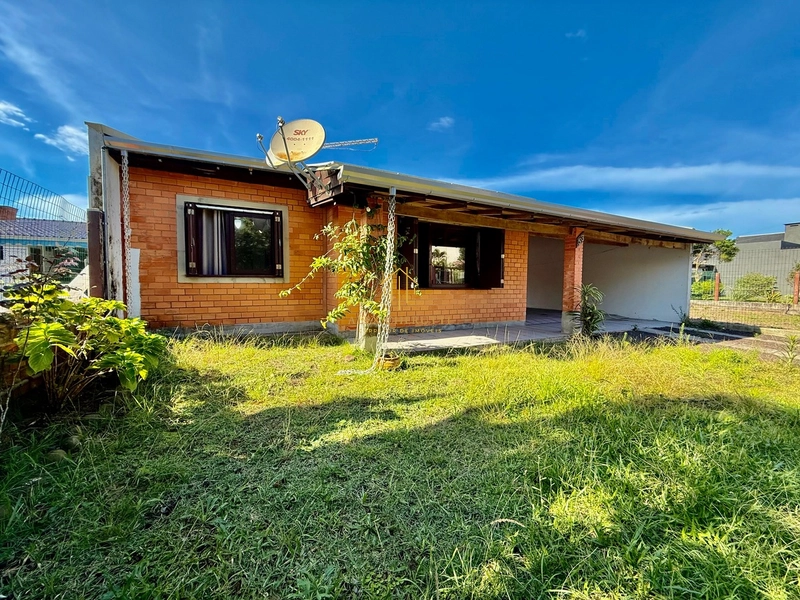 Casa à venda na praia de Atlântida Sul,  3 dormitórios: 1ª foto da galeria de imagens do imóvel