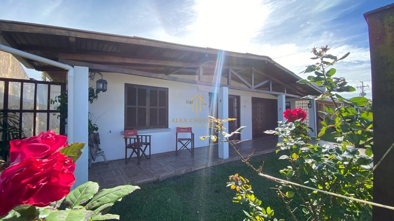 Casa à venda na pria de Atlântida Sul, 2 dormitórios: 2ª foto da galeria de imagens do imóvel