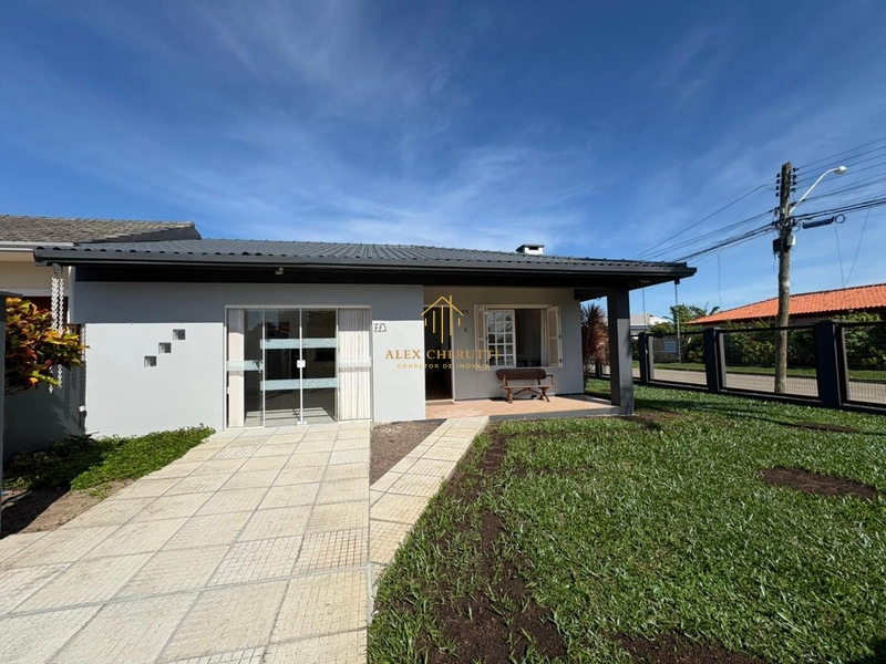 Casa à venda no centro de Xangri-lá, 3 dormitórios